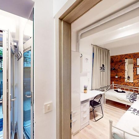 Chaplin Apartment - Free Garage Parking リュブリャナ エクステリア 写真