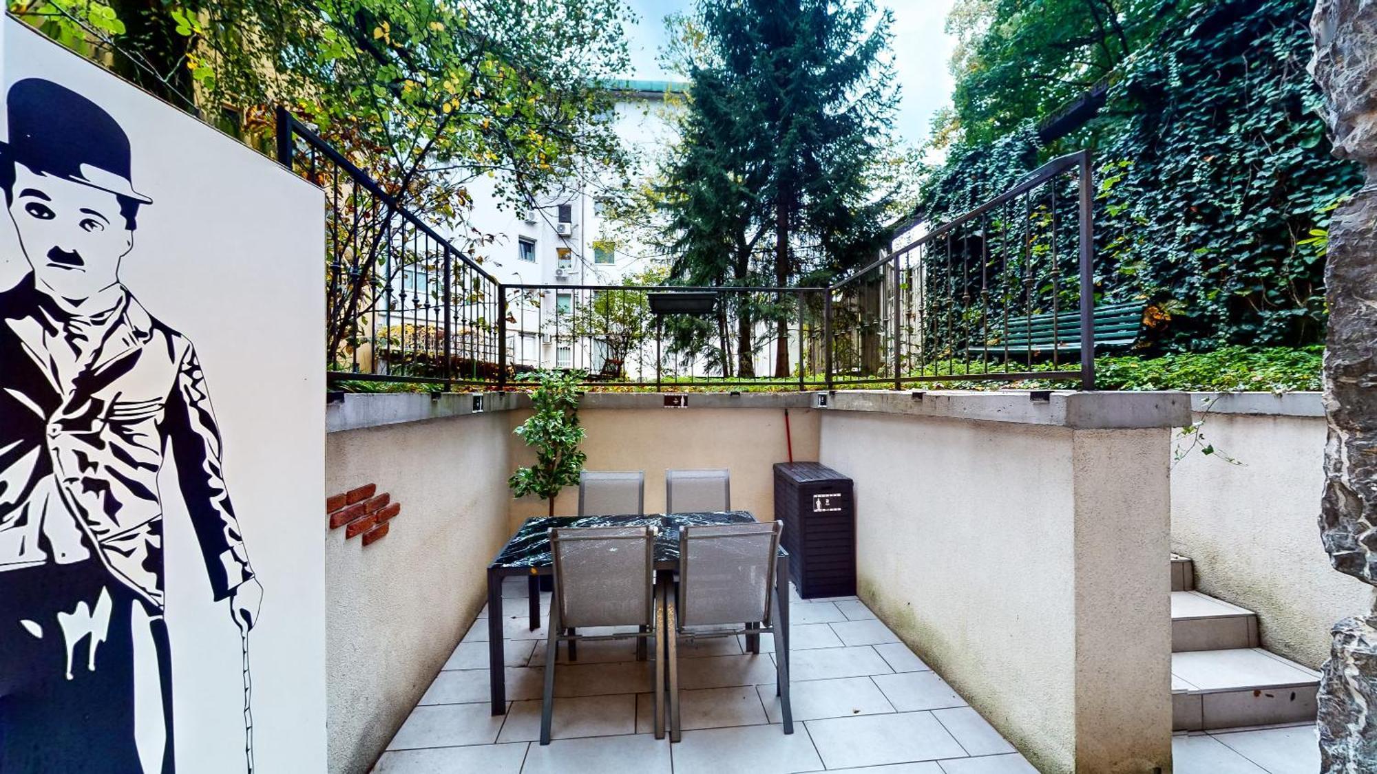 Chaplin Apartment - Free Garage Parking リュブリャナ エクステリア 写真